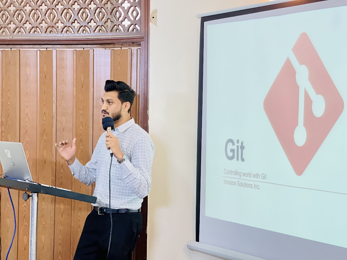 Ali Raza Lilani delivering a lecture